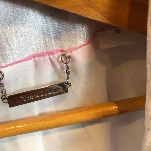 Women’s plus size white blazer - Picture 4 of 4